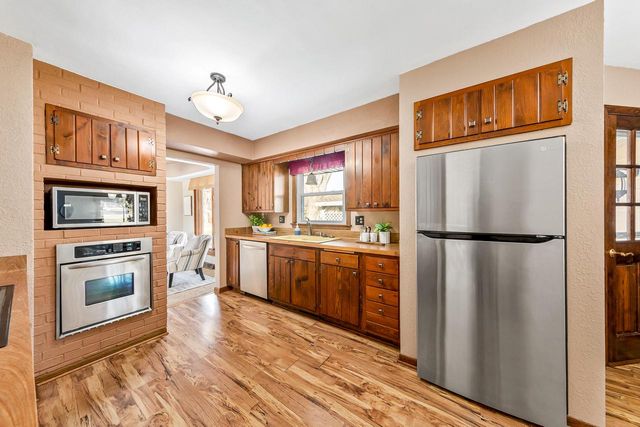 14530 Lindsay DRIVE, Brookfield, WI 53005