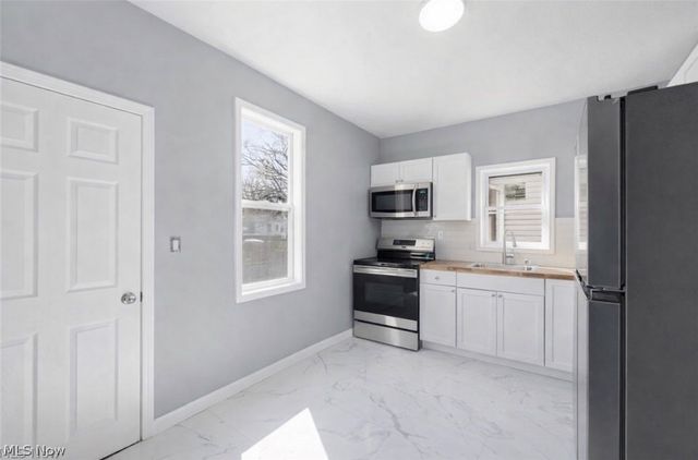 3237 Seymour Avenue, Cleveland, OH 44113