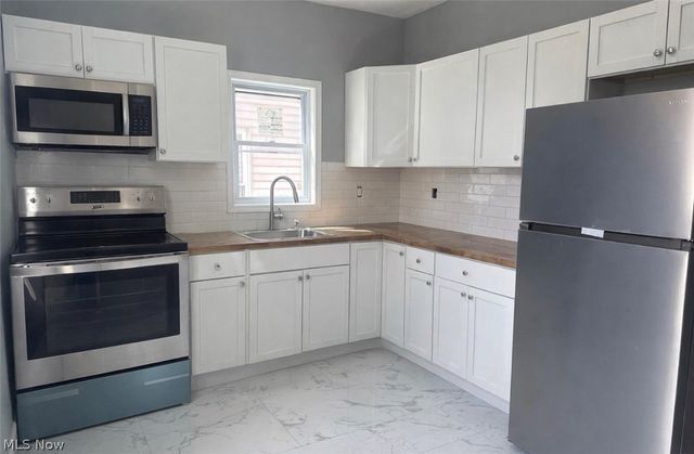 3237 Seymour Avenue, Cleveland, OH 44113