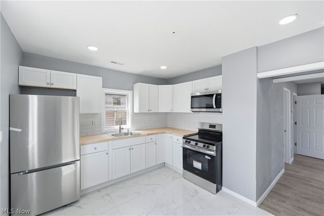 3237 Seymour Avenue, Cleveland, OH 44113