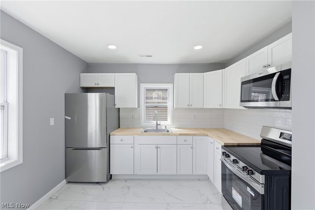 3237 Seymour Avenue, Cleveland, OH 44113