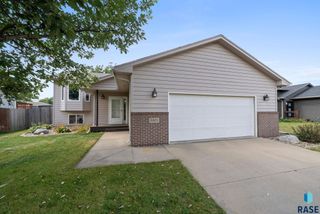 5301 Mandy Ave, Sioux Falls, SD 57106