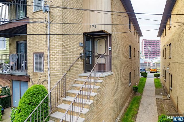 192 25th Street 2A, Bayonne, NJ 07002