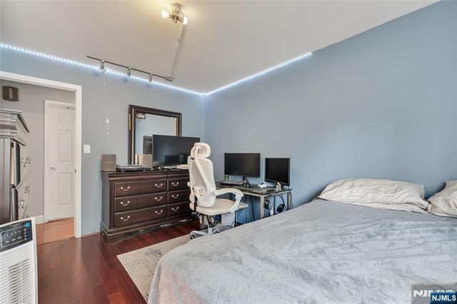 192 25th Street 2A, Bayonne, NJ 07002