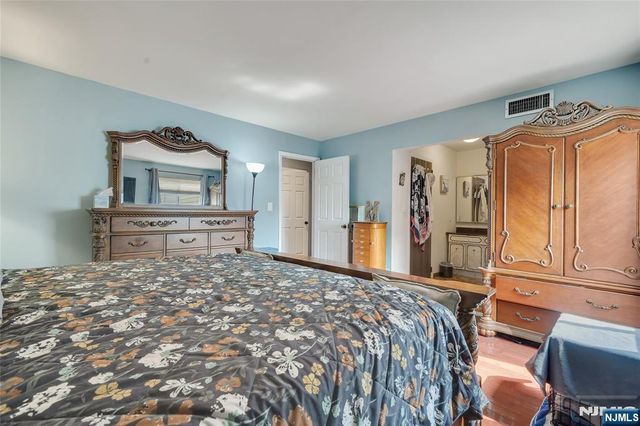 192 25th Street 2A, Bayonne, NJ 07002