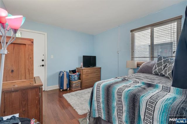192 25th Street 2A, Bayonne, NJ 07002