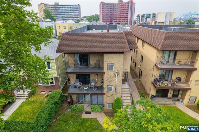 192 25th Street 2A, Bayonne, NJ 07002