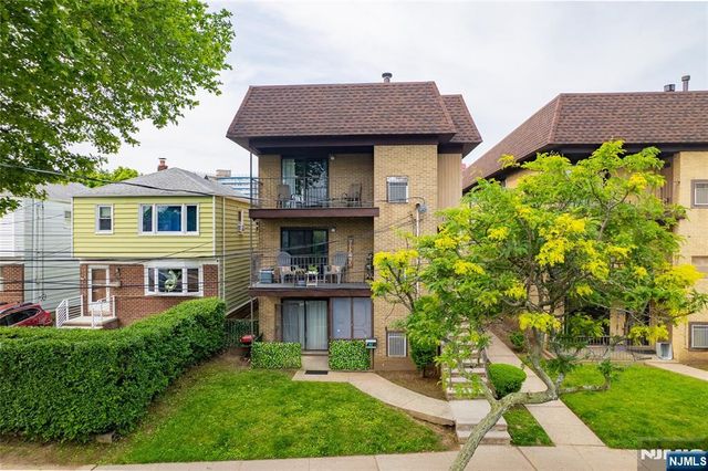 192 25th Street 2A, Bayonne, NJ 07002