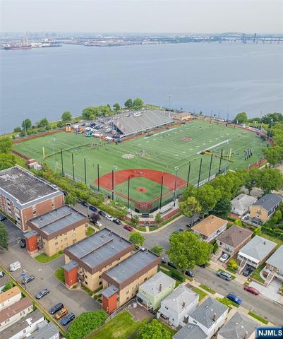 192 25th Street 2A, Bayonne, NJ 07002