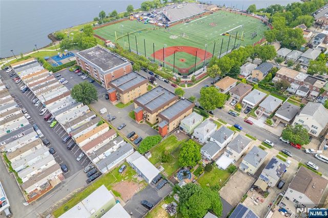 192 25th Street 2A, Bayonne, NJ 07002