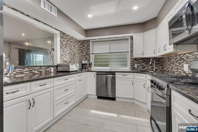192 25th Street 2A, Bayonne, NJ 07002