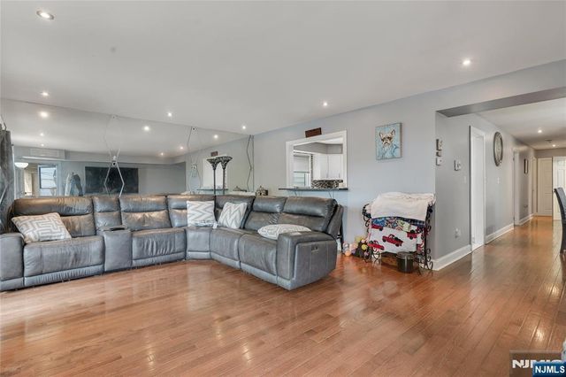 192 25th Street 2A, Bayonne, NJ 07002