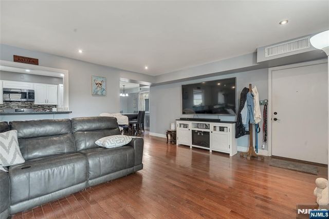 192 25th Street 2A, Bayonne, NJ 07002