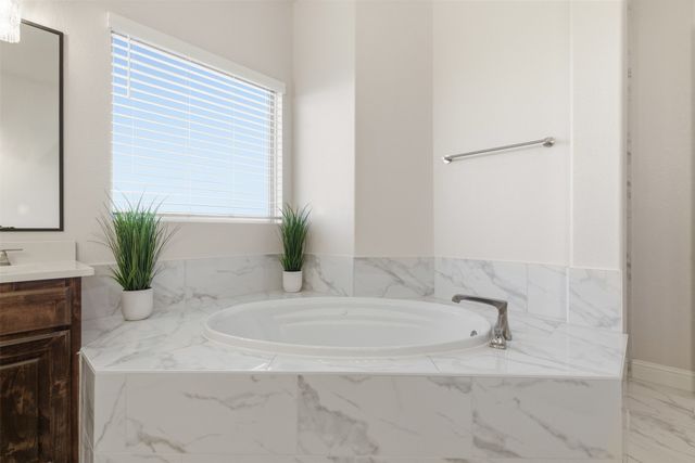 429 Hartley Way, Azle, TX 76020