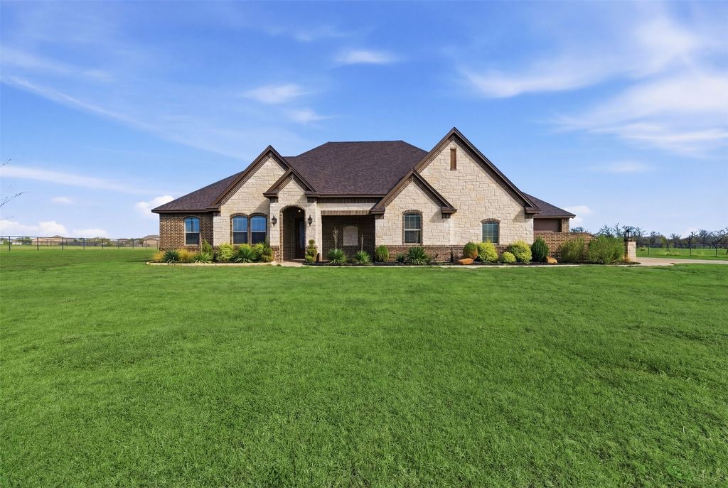 429 Hartley Way, Azle, TX 76020