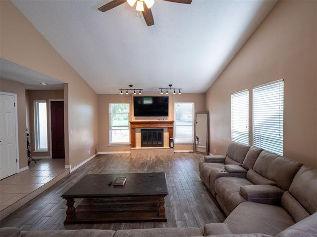 2109 Bois De Arc Circle, Norman, OK 73071