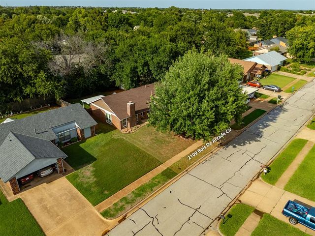 2109 Bois De Arc Circle, Norman, OK 73071
