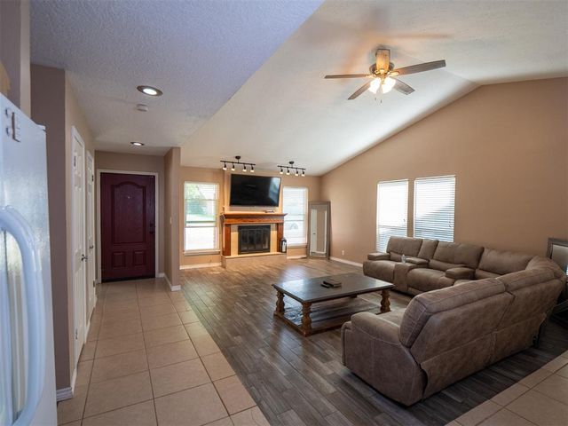 2109 Bois De Arc Circle, Norman, OK 73071