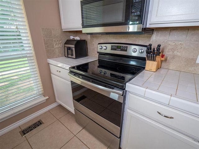 2109 Bois De Arc Circle, Norman, OK 73071