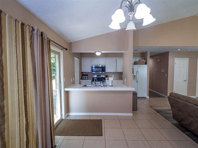 2109 Bois De Arc Circle, Norman, OK 73071