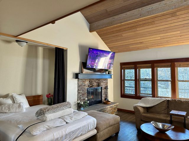 18575 SW Century Drive 2035, 2036, Bldg. 20, Bend, OR 97702