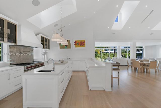 761 Buttonwood Ln, Miami, FL 33137