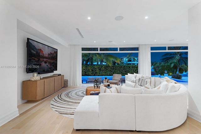 761 Buttonwood Ln, Miami, FL 33137