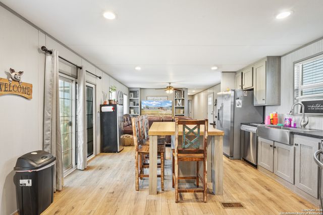 985 Cr 307, Jourdanton, TX 78026
