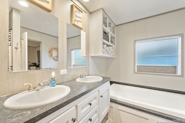 985 Cr 307, Jourdanton, TX 78026