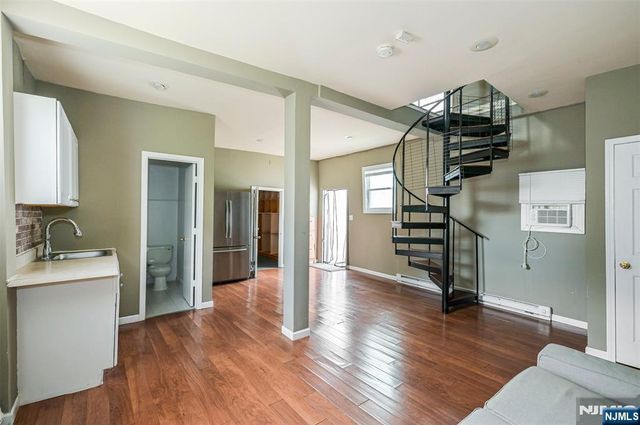 252-258 Degraw Avenue, Teaneck, NJ 07666