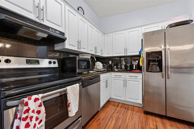 9748 S Belfort Circle 201, Tamarac, FL 33321