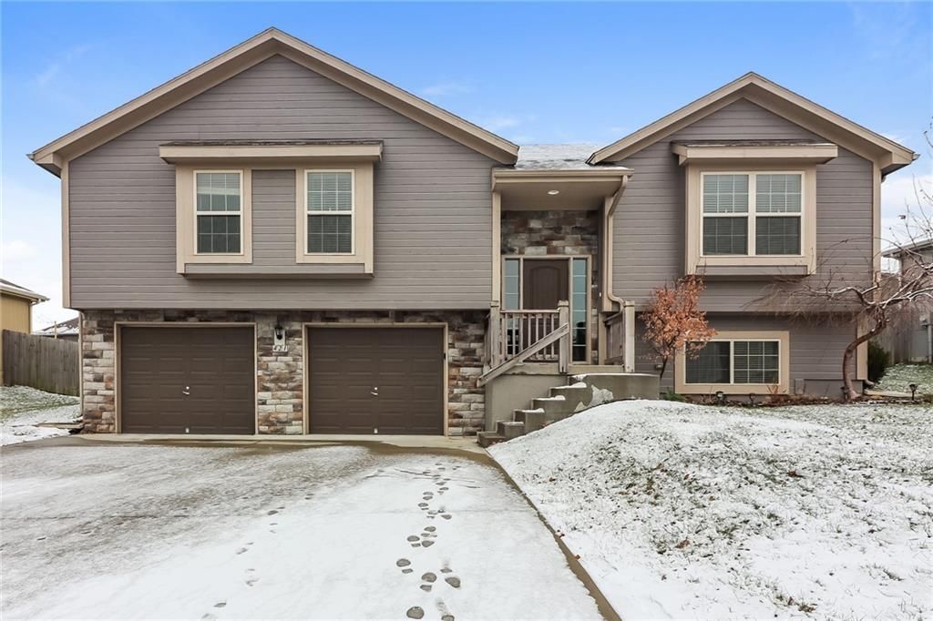 421 Sunflower Drive, Raymore, MO 64083
