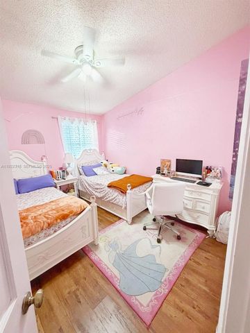 10877 NW 8th St, Pembroke Pines, FL 33026