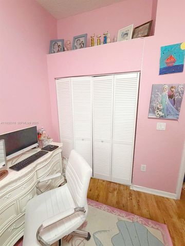 10877 NW 8th St, Pembroke Pines, FL 33026