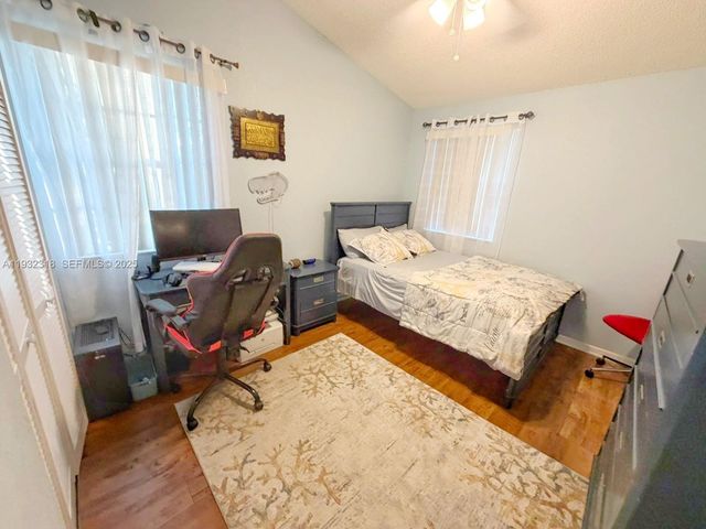 10877 NW 8th St, Pembroke Pines, FL 33026