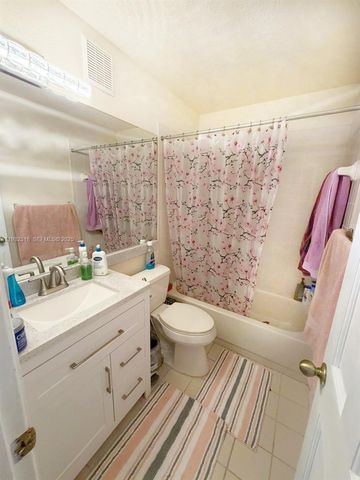 10877 NW 8th St, Pembroke Pines, FL 33026