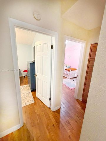 10877 NW 8th St, Pembroke Pines, FL 33026