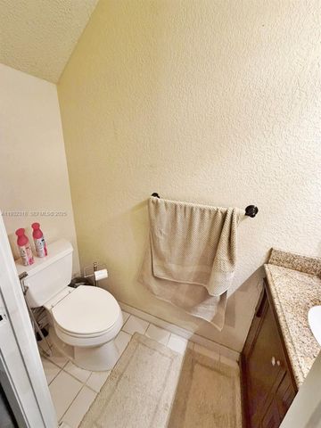 10877 NW 8th St, Pembroke Pines, FL 33026