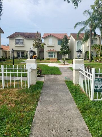 10877 NW 8th St, Pembroke Pines, FL 33026