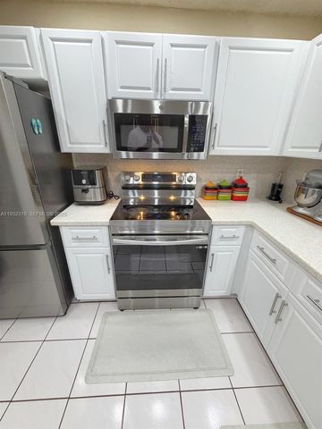 10877 NW 8th St, Pembroke Pines, FL 33026