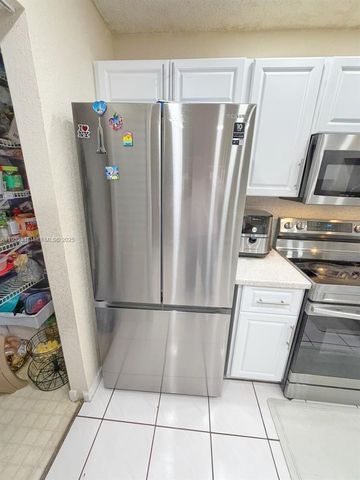 10877 NW 8th St, Pembroke Pines, FL 33026