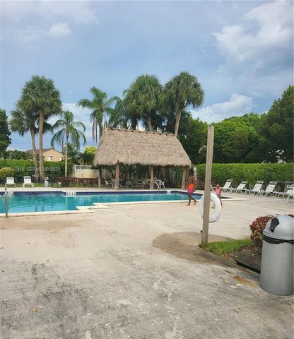 10877 NW 8th St, Pembroke Pines, FL 33026