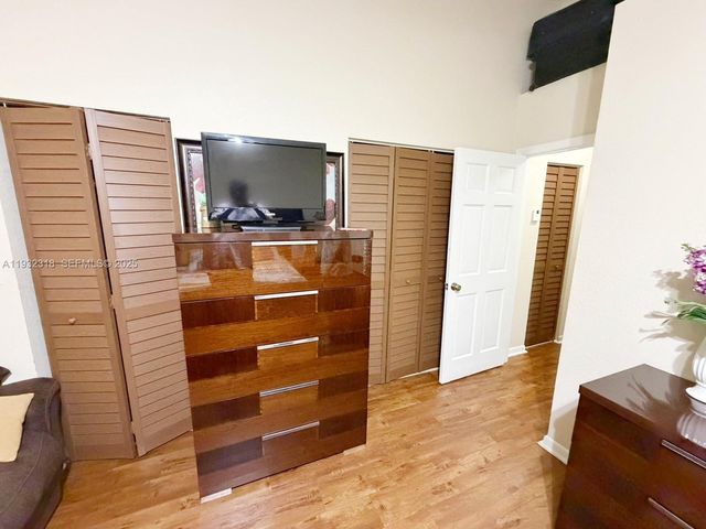 10877 NW 8th St, Pembroke Pines, FL 33026