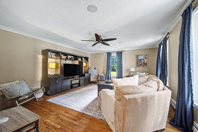 4 Dicarlo Rd, Hopkinton, MA 01748