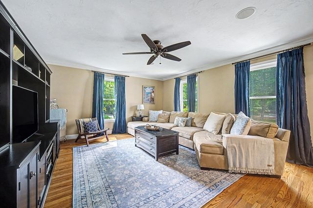 4 Dicarlo Rd, Hopkinton, MA 01748