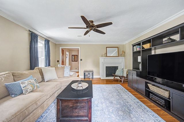 4 Dicarlo Rd, Hopkinton, MA 01748