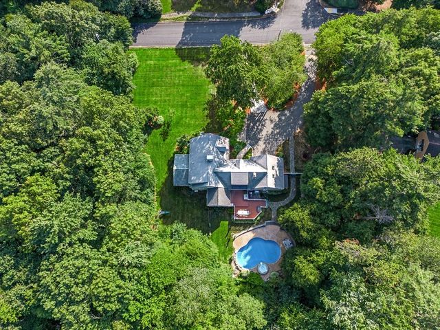 4 Dicarlo Rd, Hopkinton, MA 01748