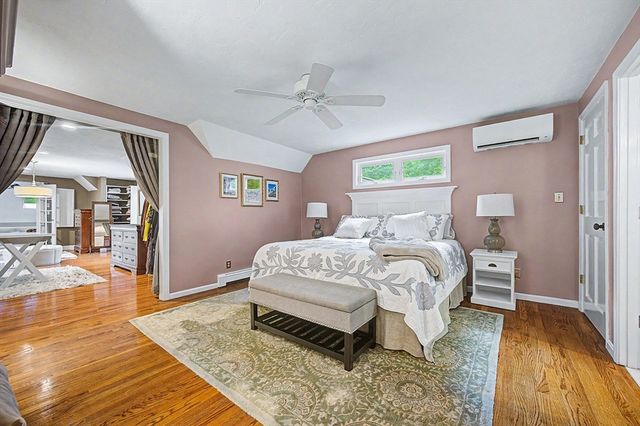 4 Dicarlo Rd, Hopkinton, MA 01748