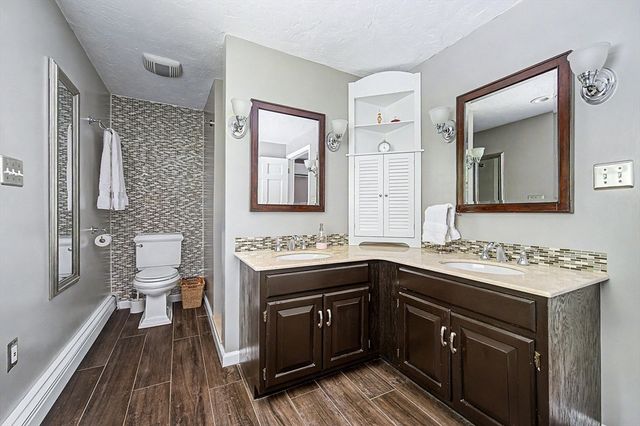 4 Dicarlo Rd, Hopkinton, MA 01748
