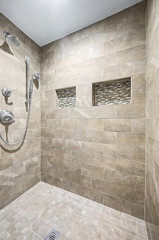 4 Dicarlo Rd, Hopkinton, MA 01748
